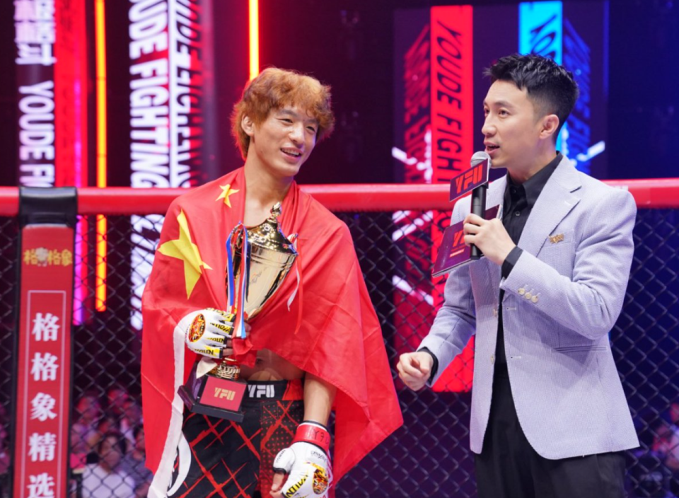 com, 冠军宝座呢, 作为量级内