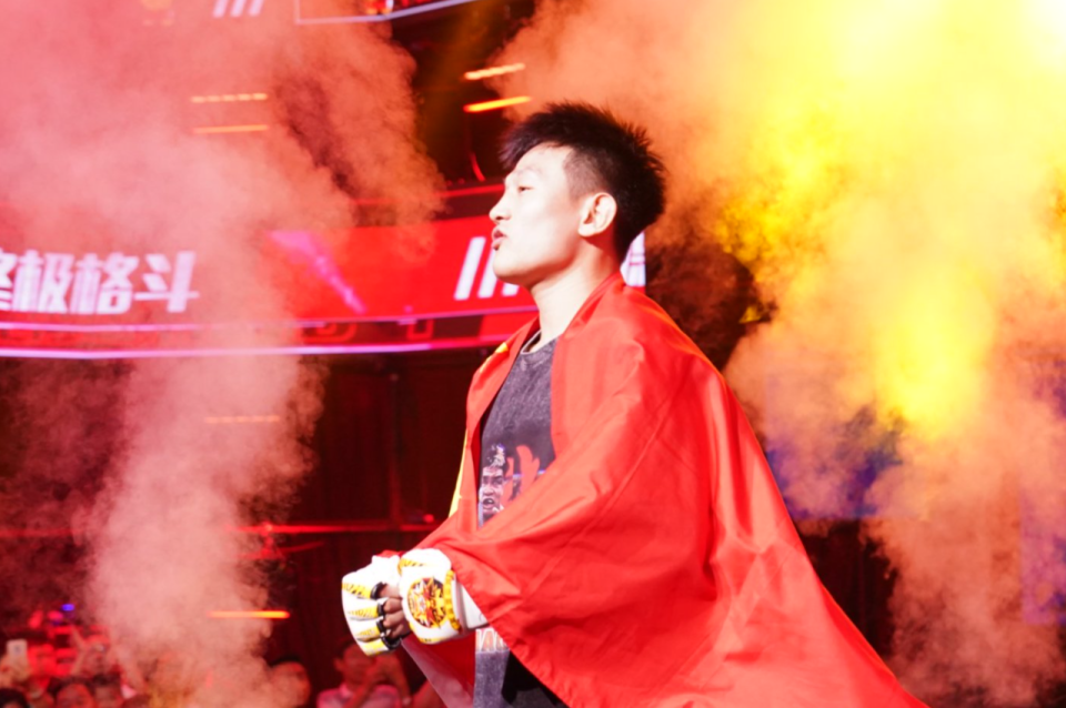 这次终结出, 转身后摆腿, 只有张庆贺