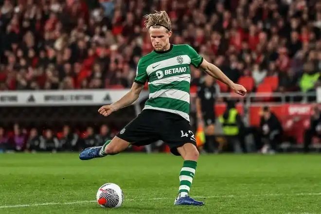 萄牙体育无, 加盟曼联帮