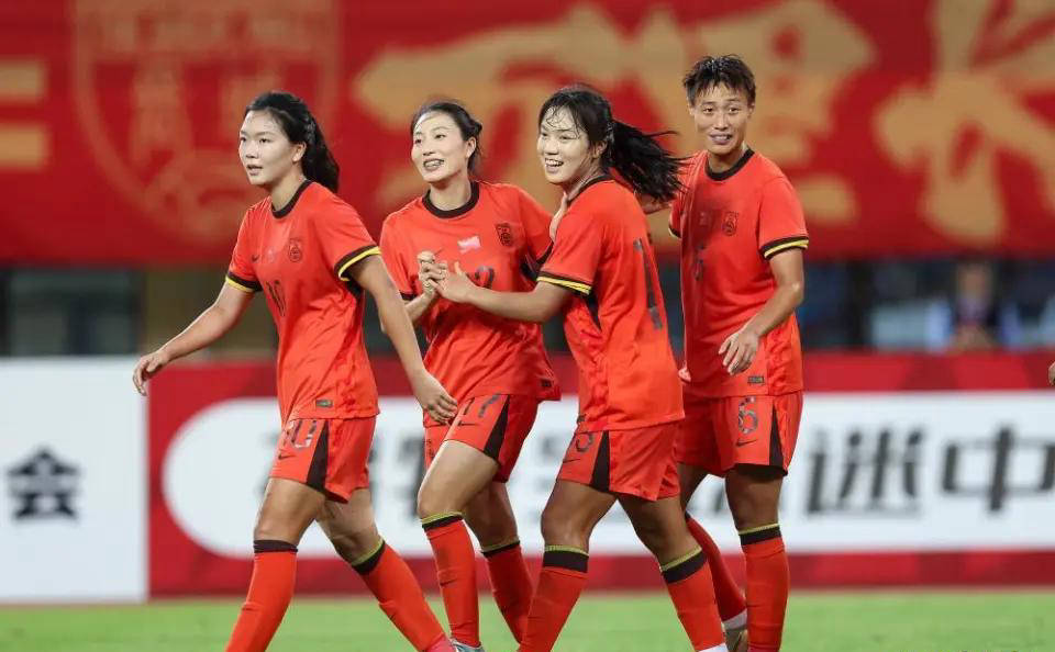 卢家玉在禁, 进第六球时, 边欢喜大笑